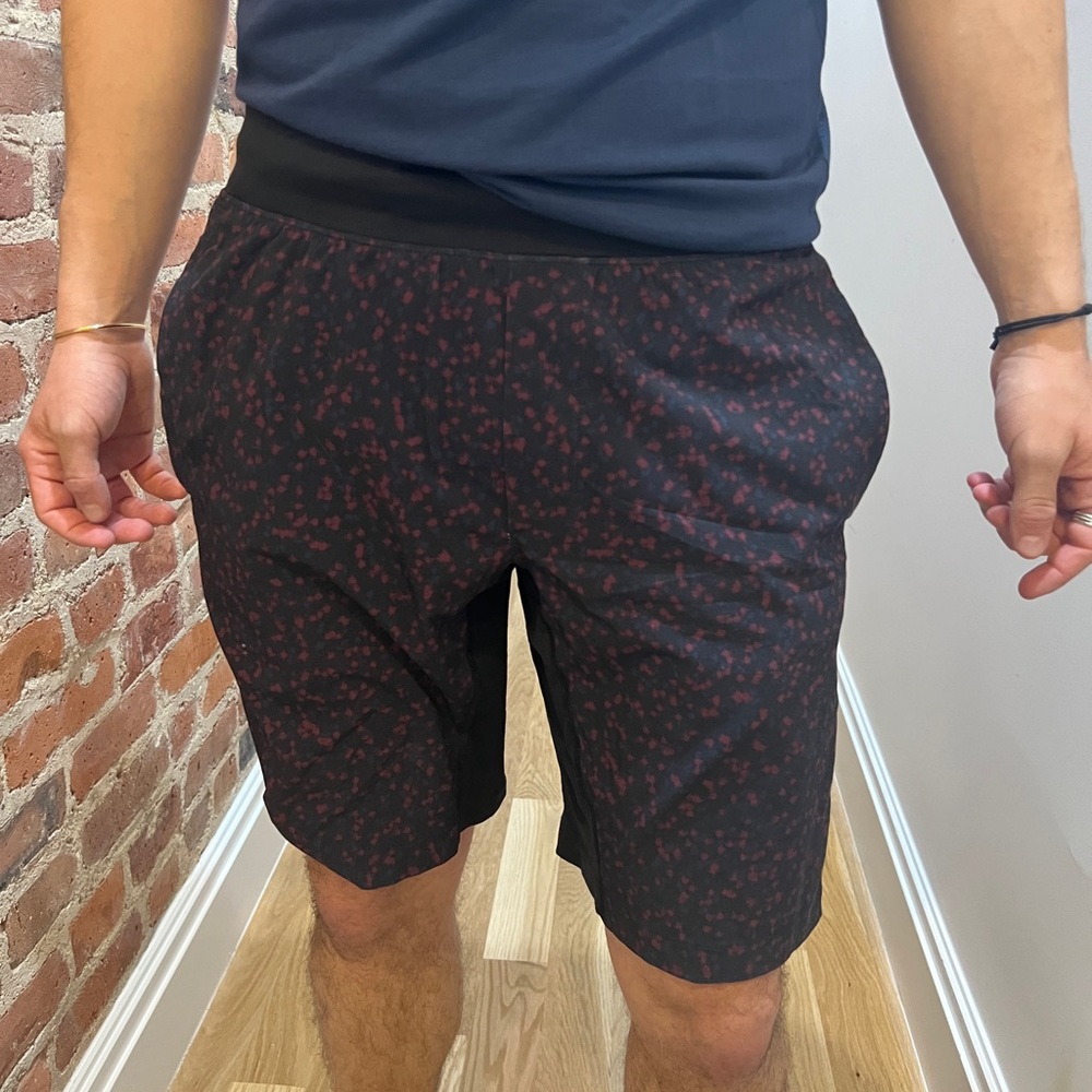 Lululemon patterened shorts with liner